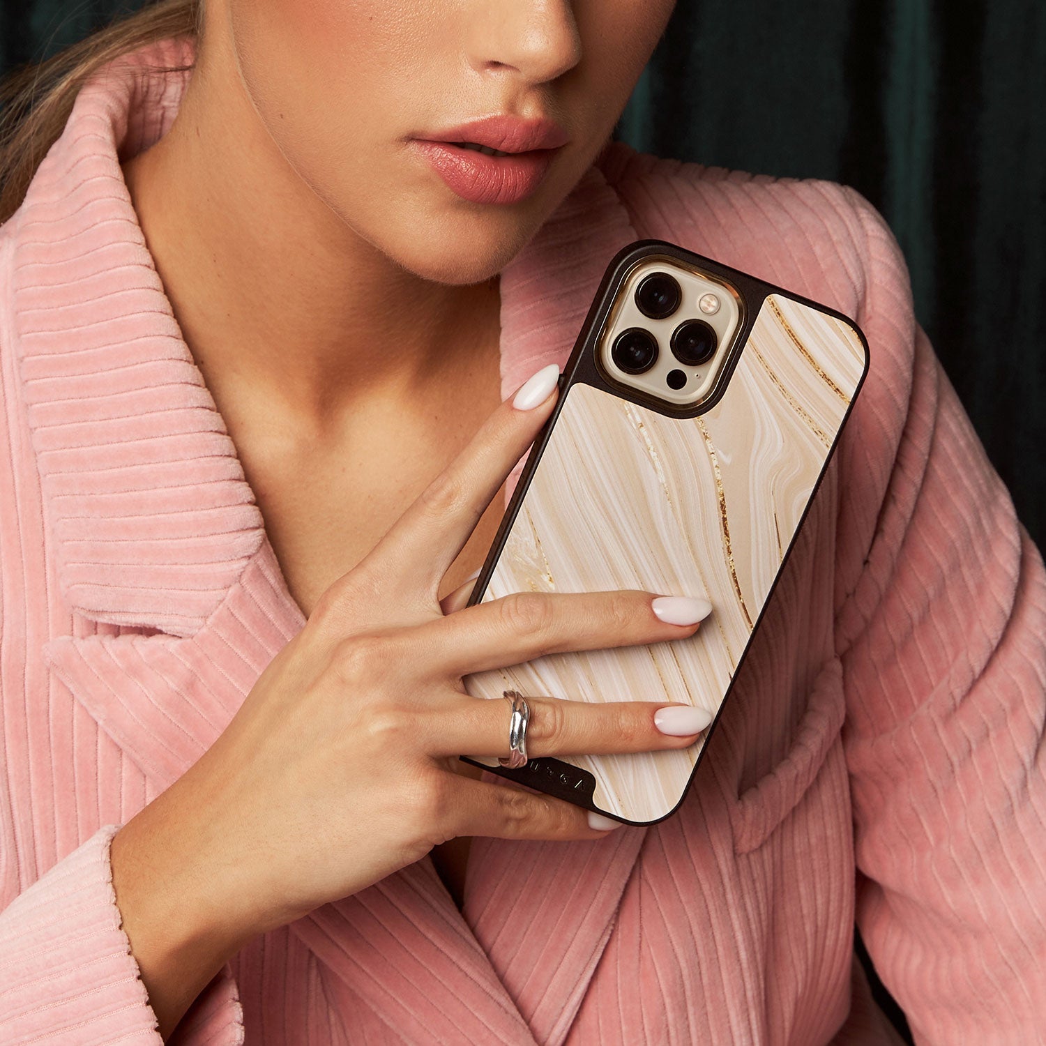 Full Glam - Beige iPhone 15 Case